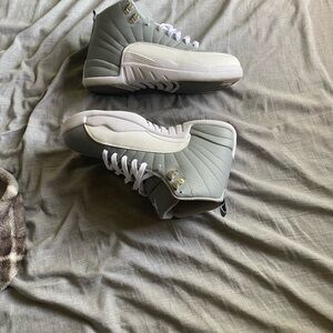 Stealth 12s size 11 grey and white